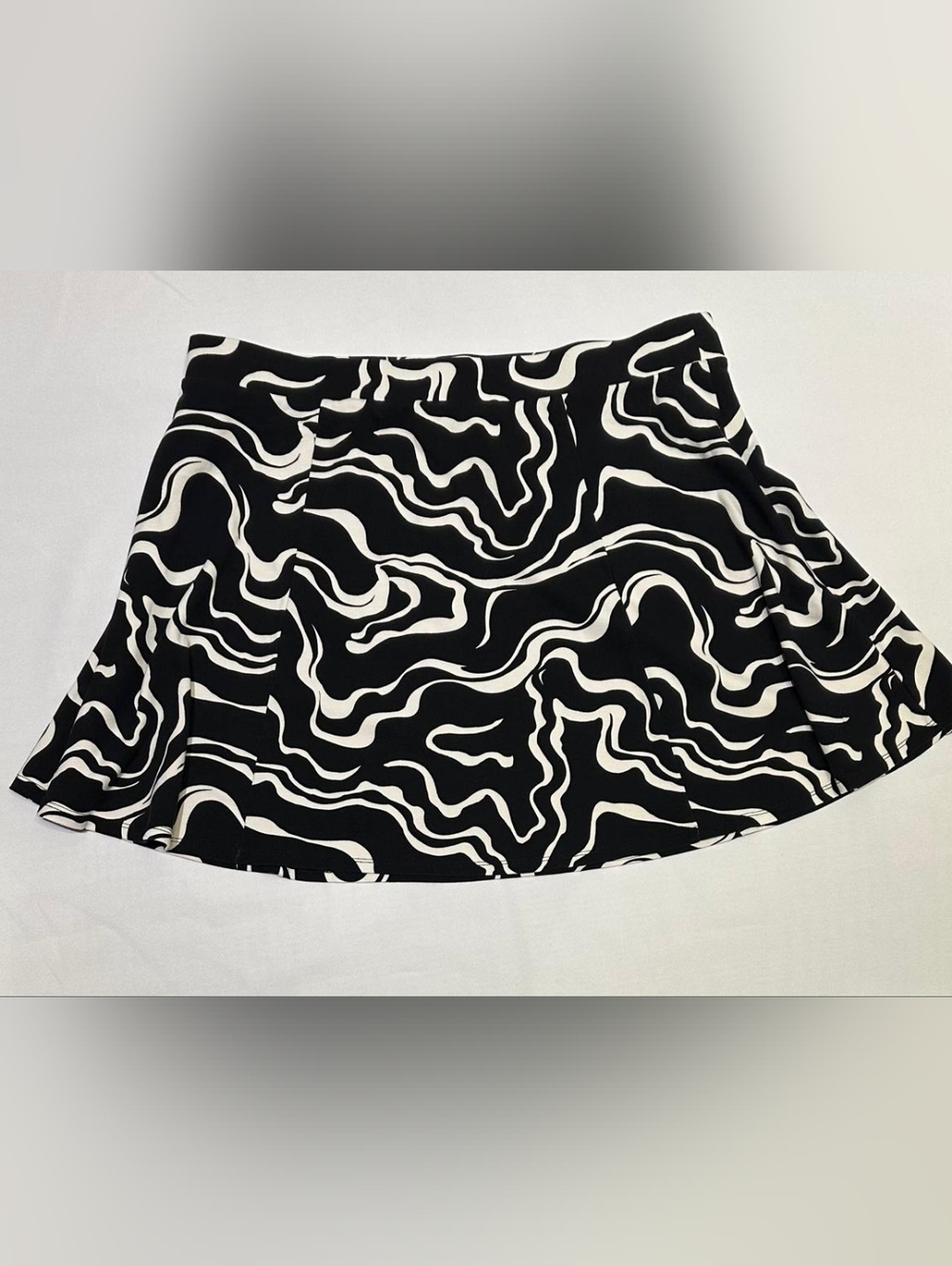 Forever 21 Black and Cream Swirl Skater Skirt